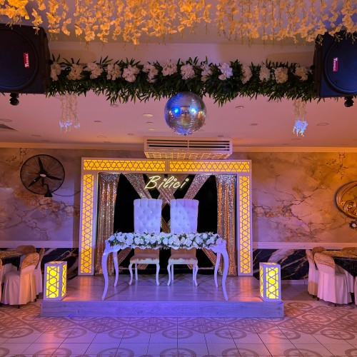 Salon Deluxe
