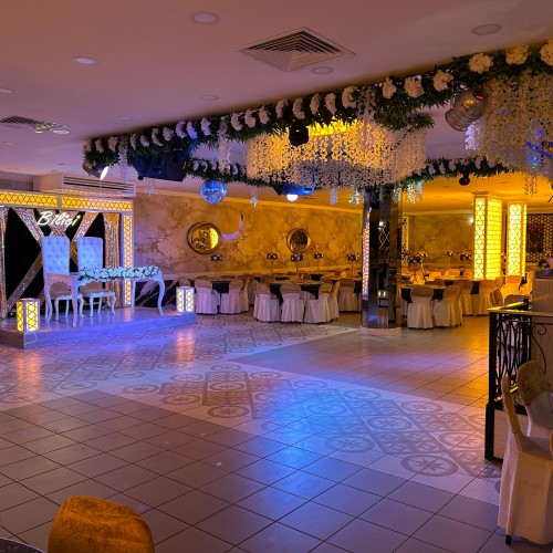 Salon Deluxe